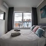 Baltica Towers Modern White&black Apart Otel