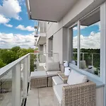 Baltica Towers Modern White&black Apart Otel