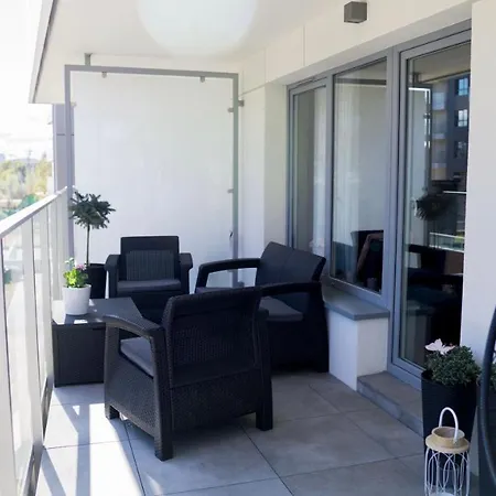 Baltica Towers Modern White&black