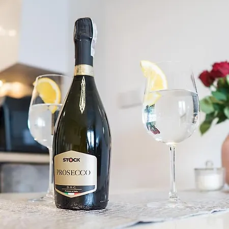 아파트호텔 Baltica Towers Modern White&black 그단스크