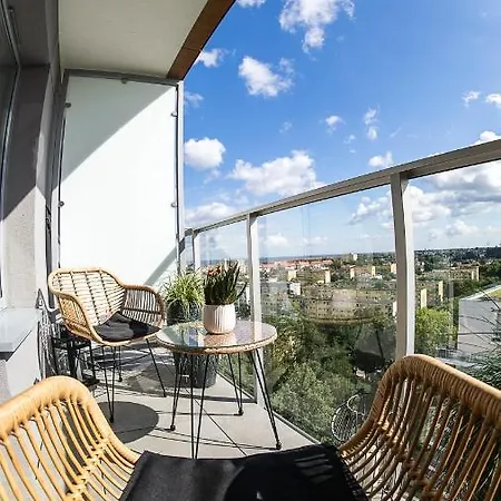 Baltica Towers Modern White&black 4* 그단스크