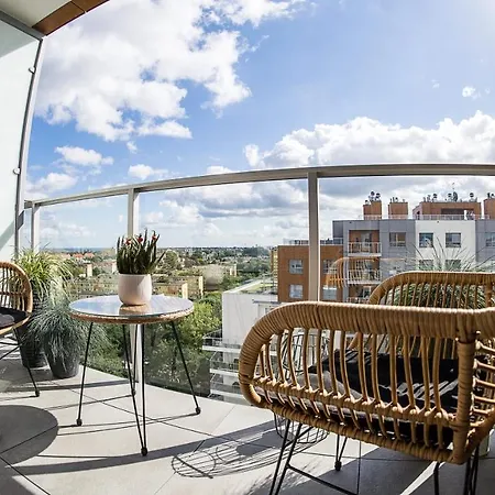 Baltica Towers Modern White&black 4* غدانسك