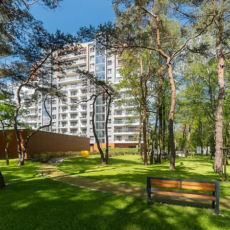 Baltica Towers Modern White&black 4* غدانسك