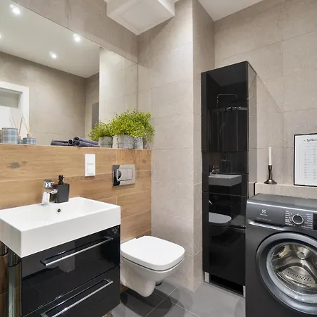 Baltica Towers Modern White&black 4* 그단스크