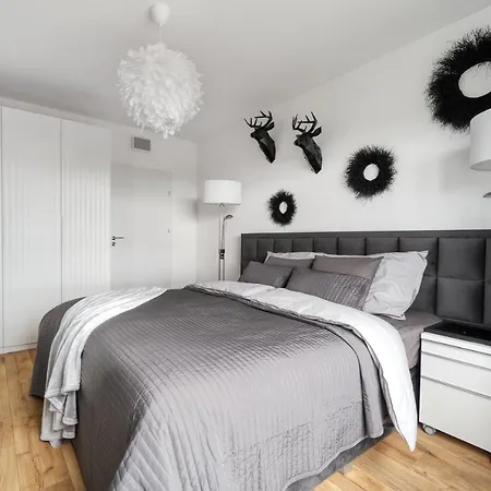 Baltica Towers Modern White&black 4* غدانسك