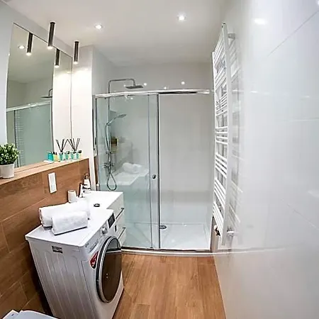 Baltica Towers Modern White&black גדנסק