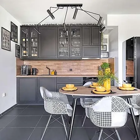 Baltica Towers Modern White&black
