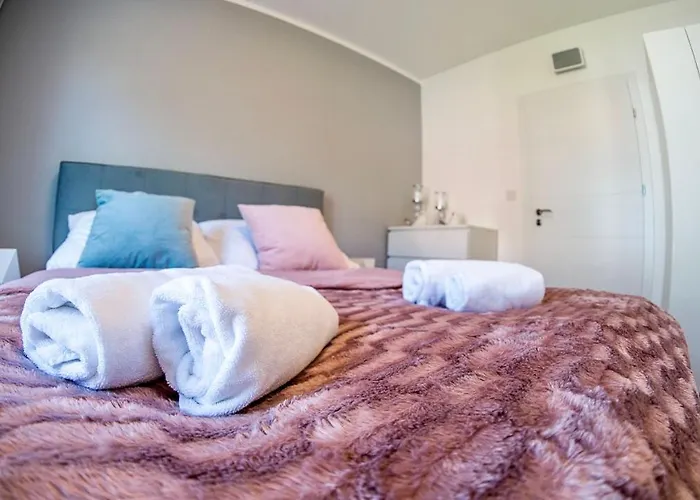 Aparthotel Baltica Towers Modern White&black