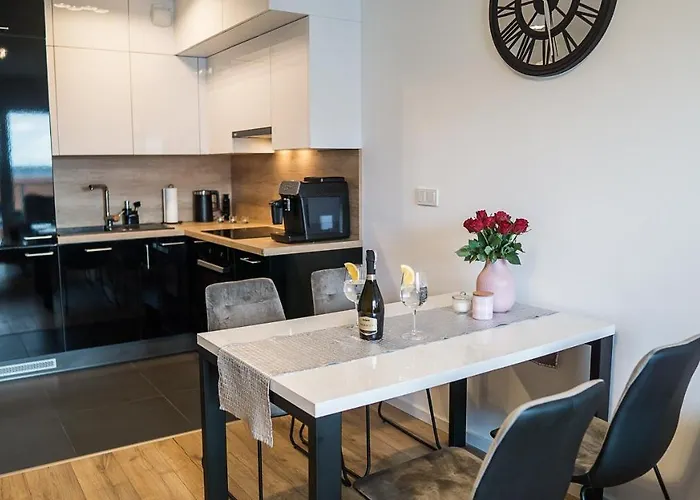 Baltica Towers Modern White&black Aparthotel Danzica