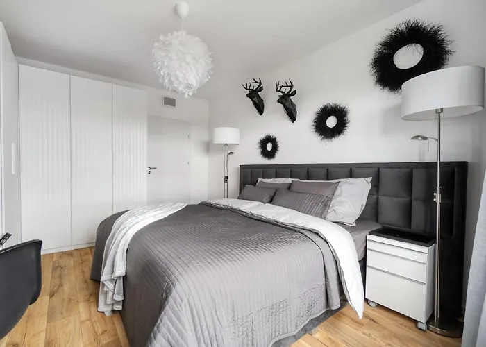 Baltica Towers Modern White&black 4* Danzica